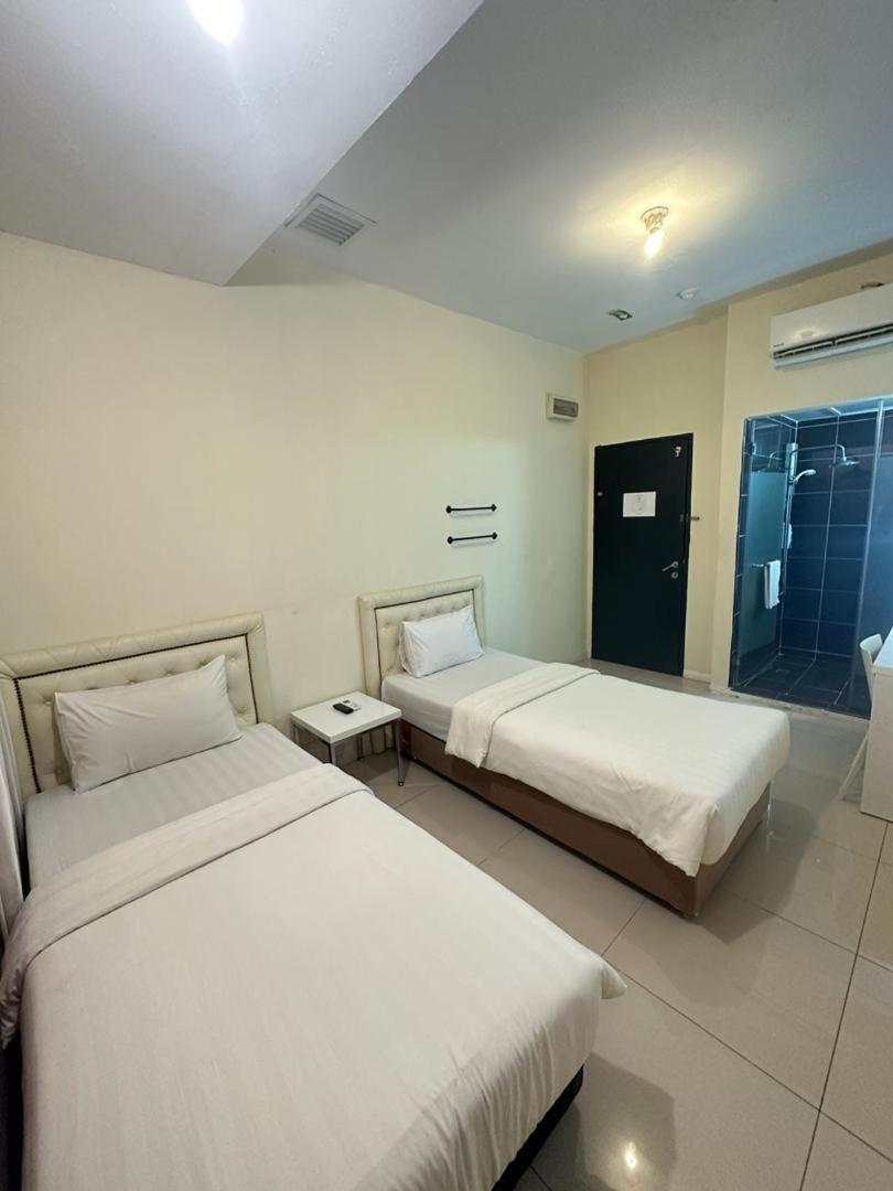 Kingsman Boutique Hotel Kota Kinabalu Esterno foto