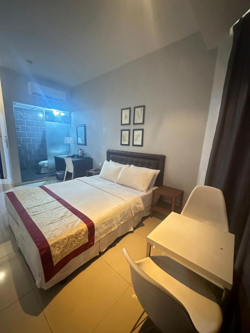 Kingsman Boutique Hotel Kota Kinabalu Esterno foto